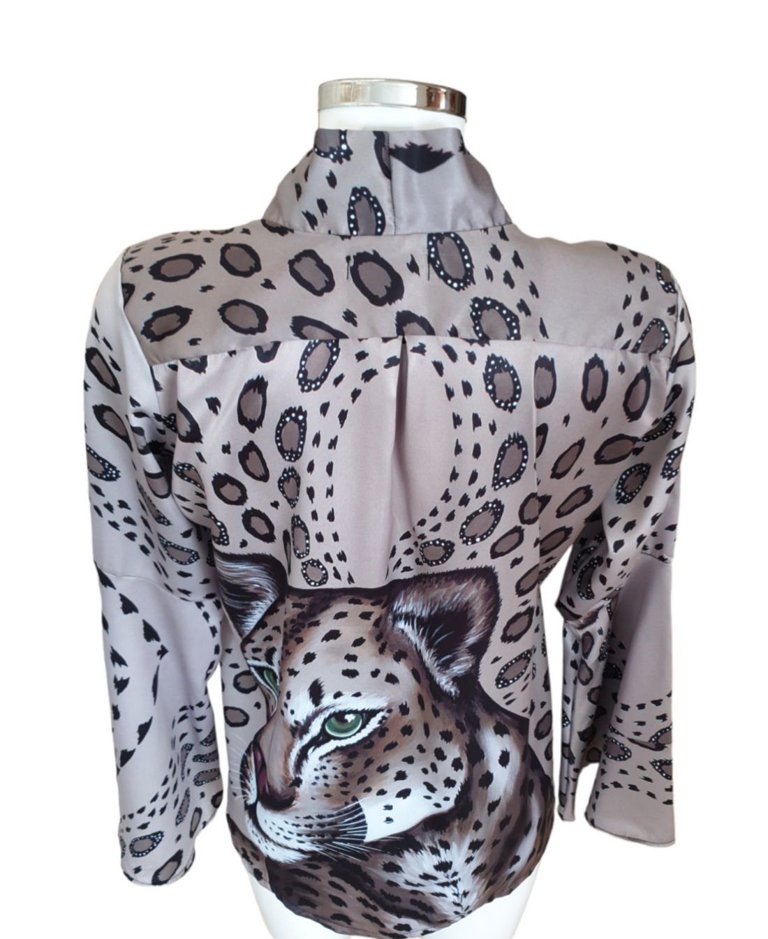 Leopardo palaidinė ilgomis rankovėmis – moteriškas drabužis