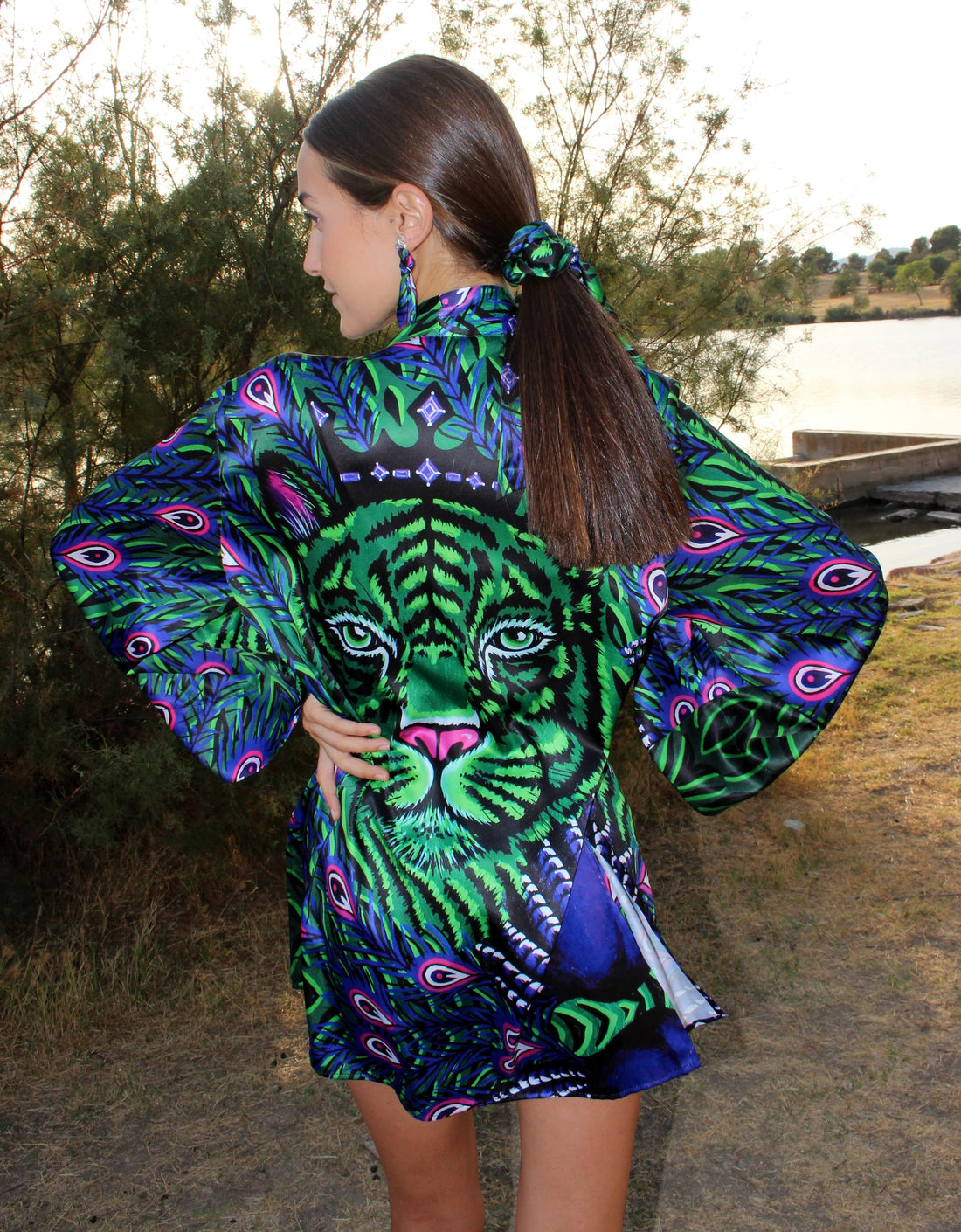 Violetinio povo ir tigro kimono švarkas – moteriškas drabužis