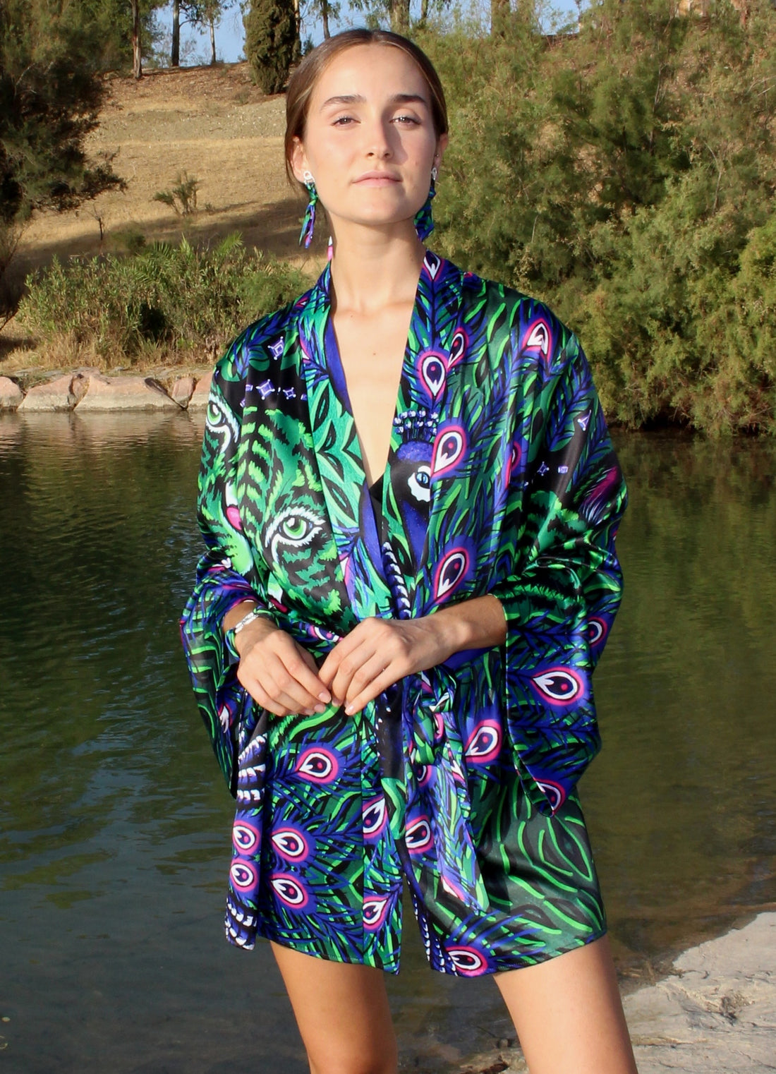 Violetinio povo ir tigro kimono švarkas – moteriškas drabužis